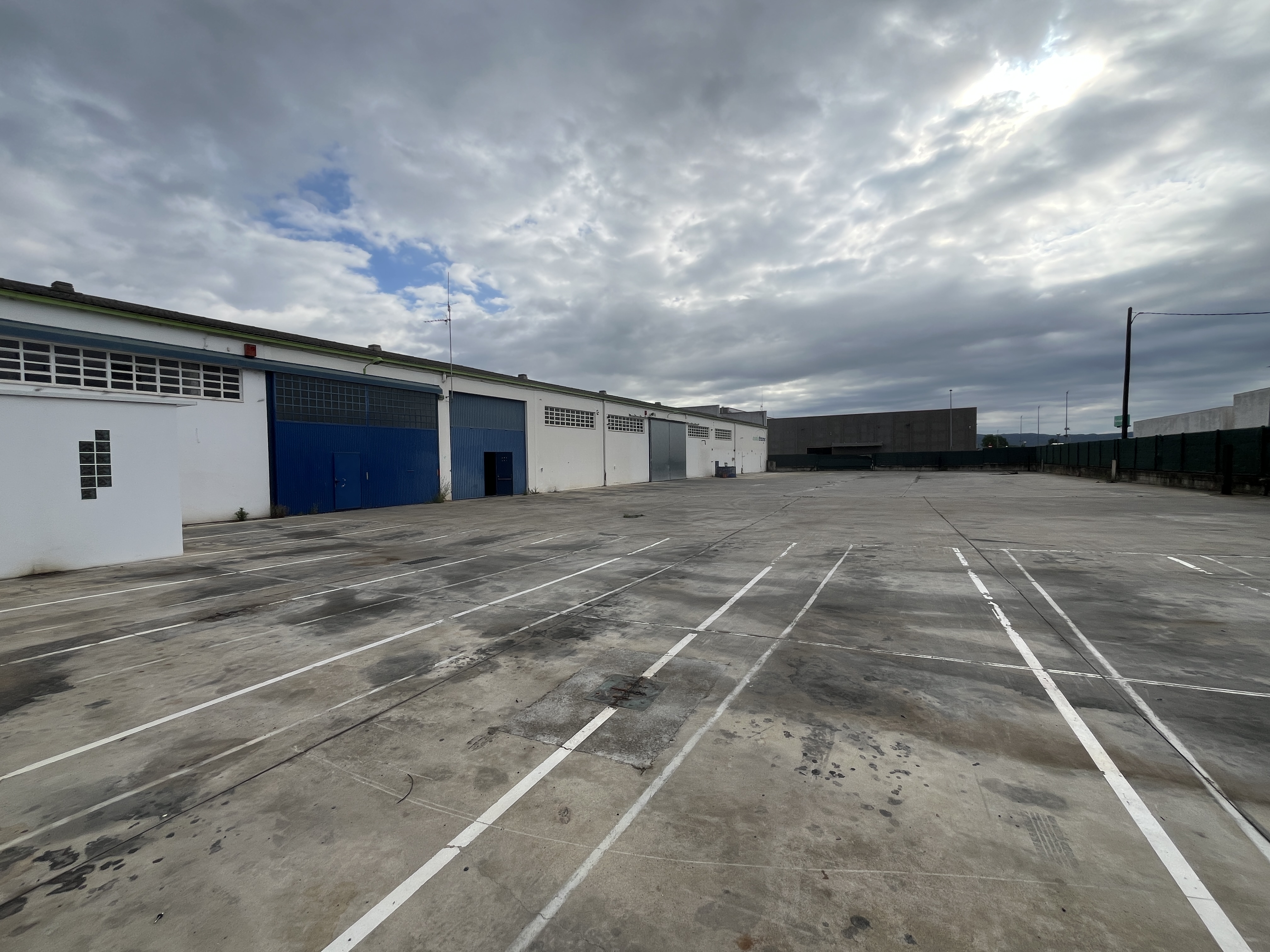 nau-industrial en salt · macana 1600000€
