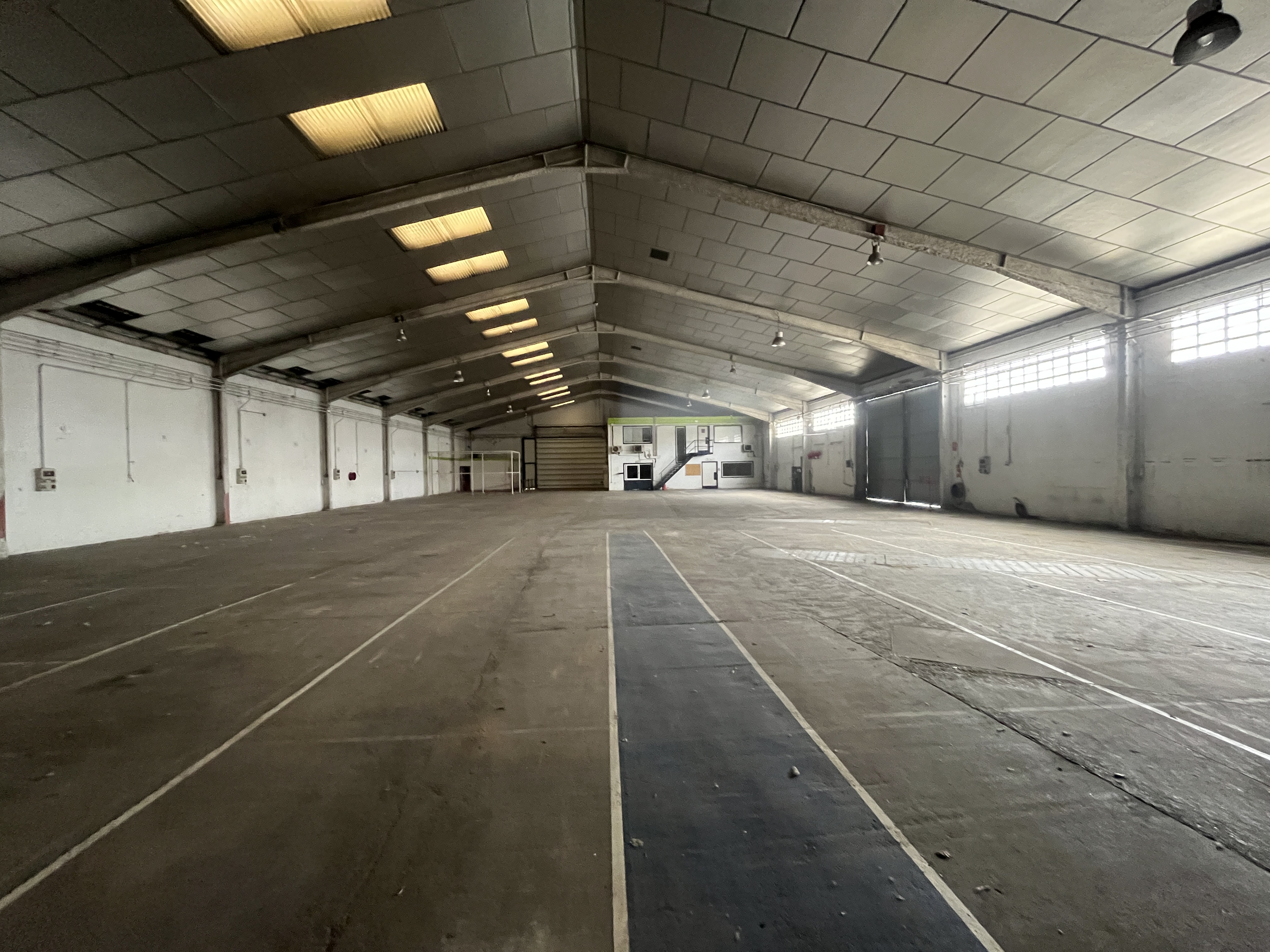nau-industrial en salt · macana 1600000€