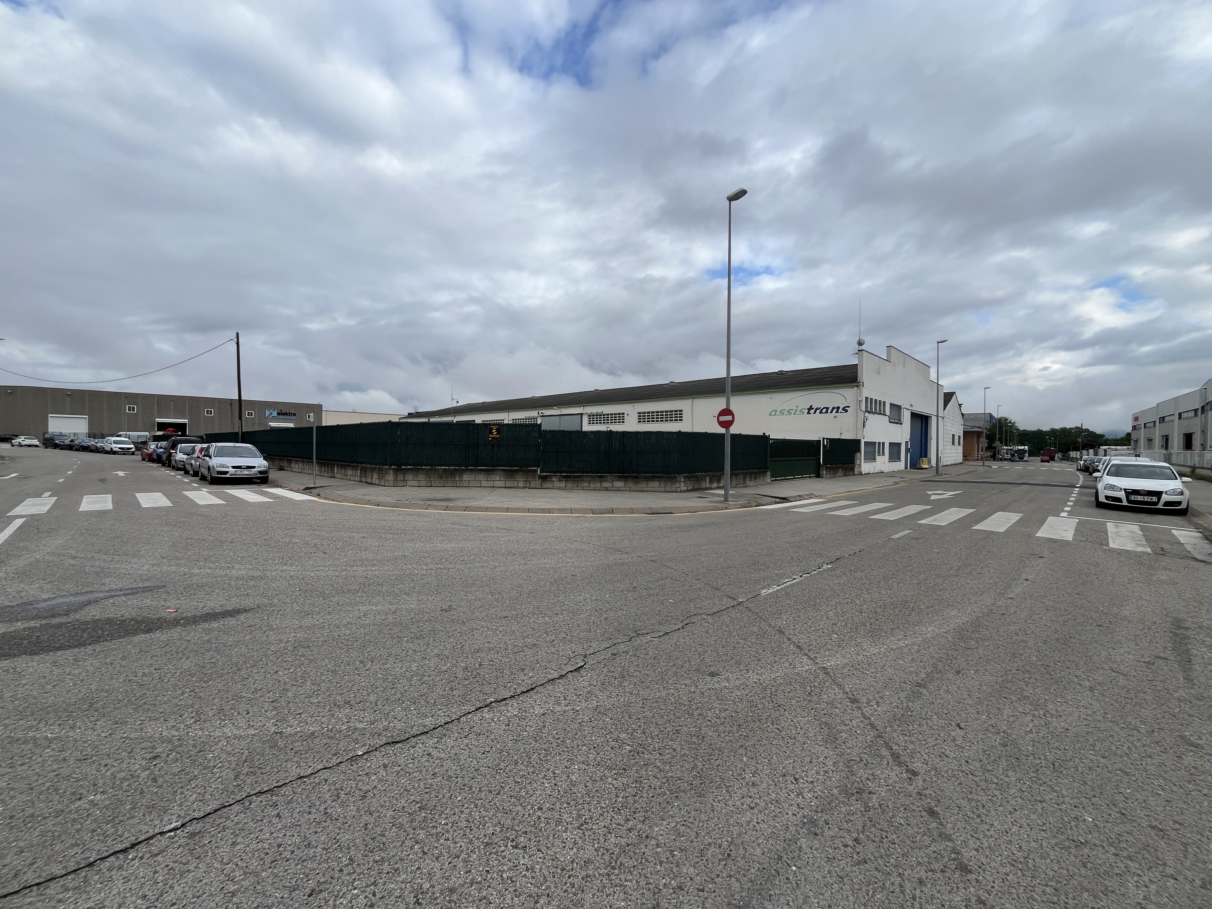nau-industrial en salt · macana 1600000€