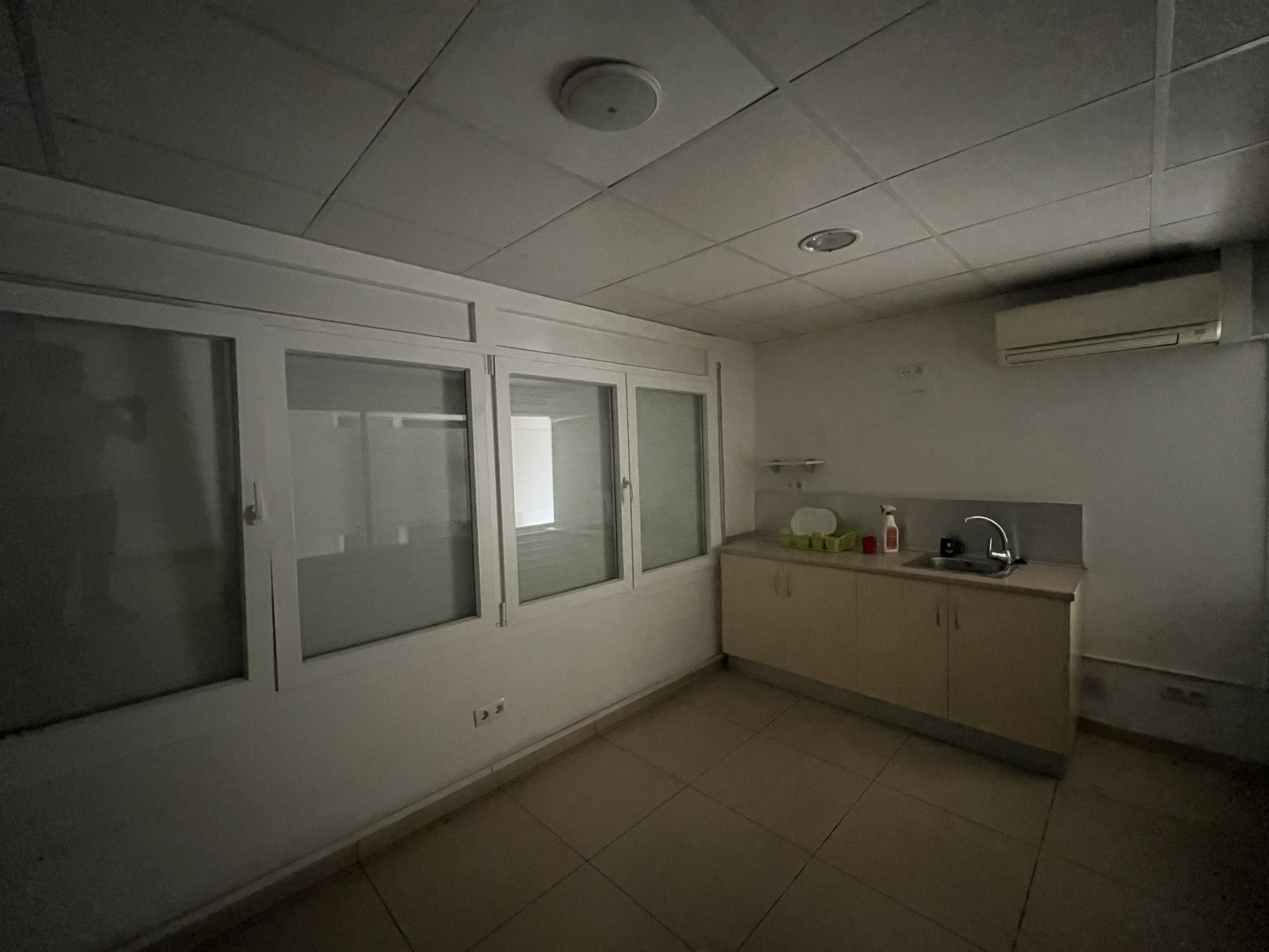 nau-industrial en salt · macana 1600000€