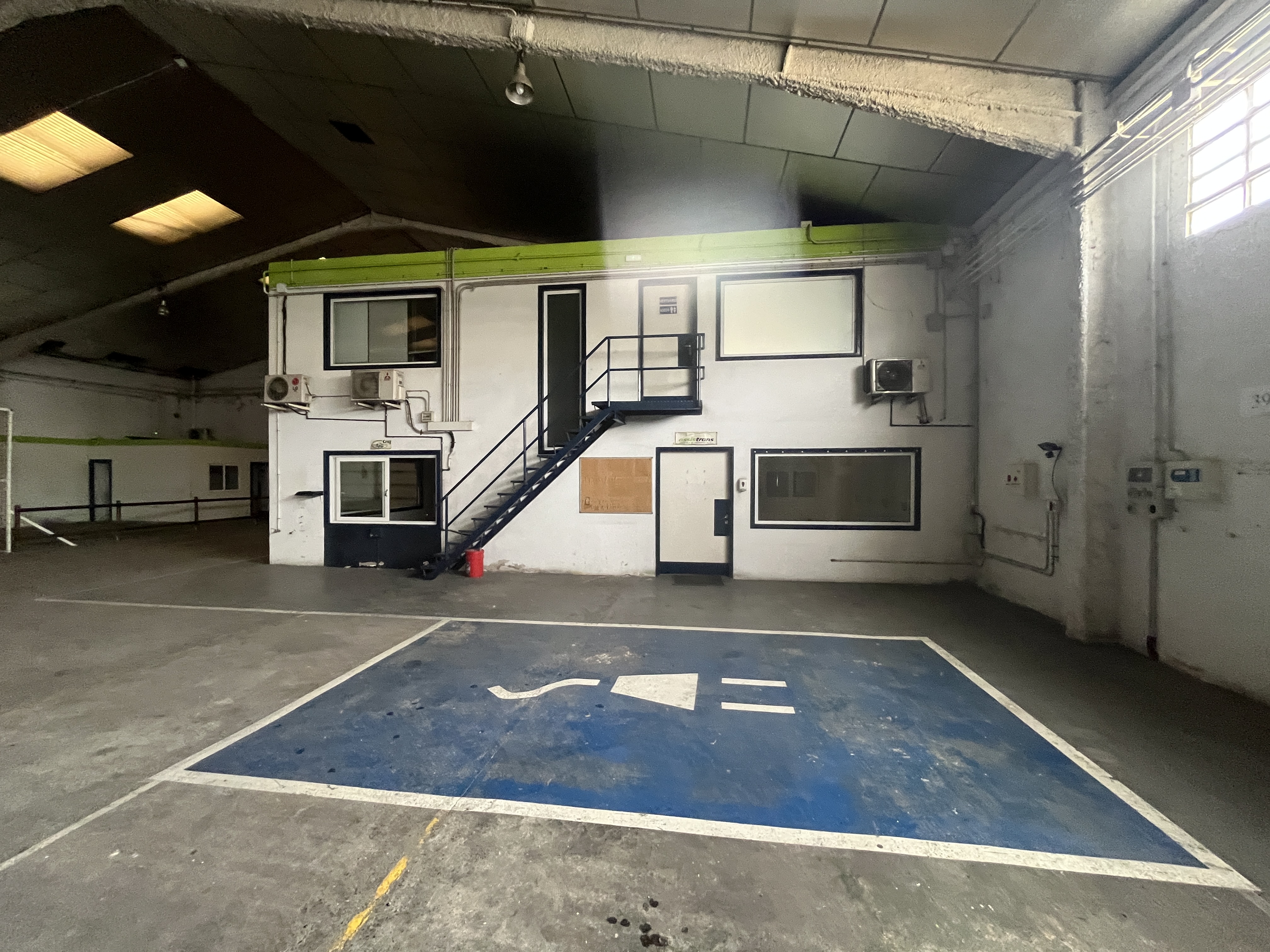 nau-industrial en salt · macana 1600000€