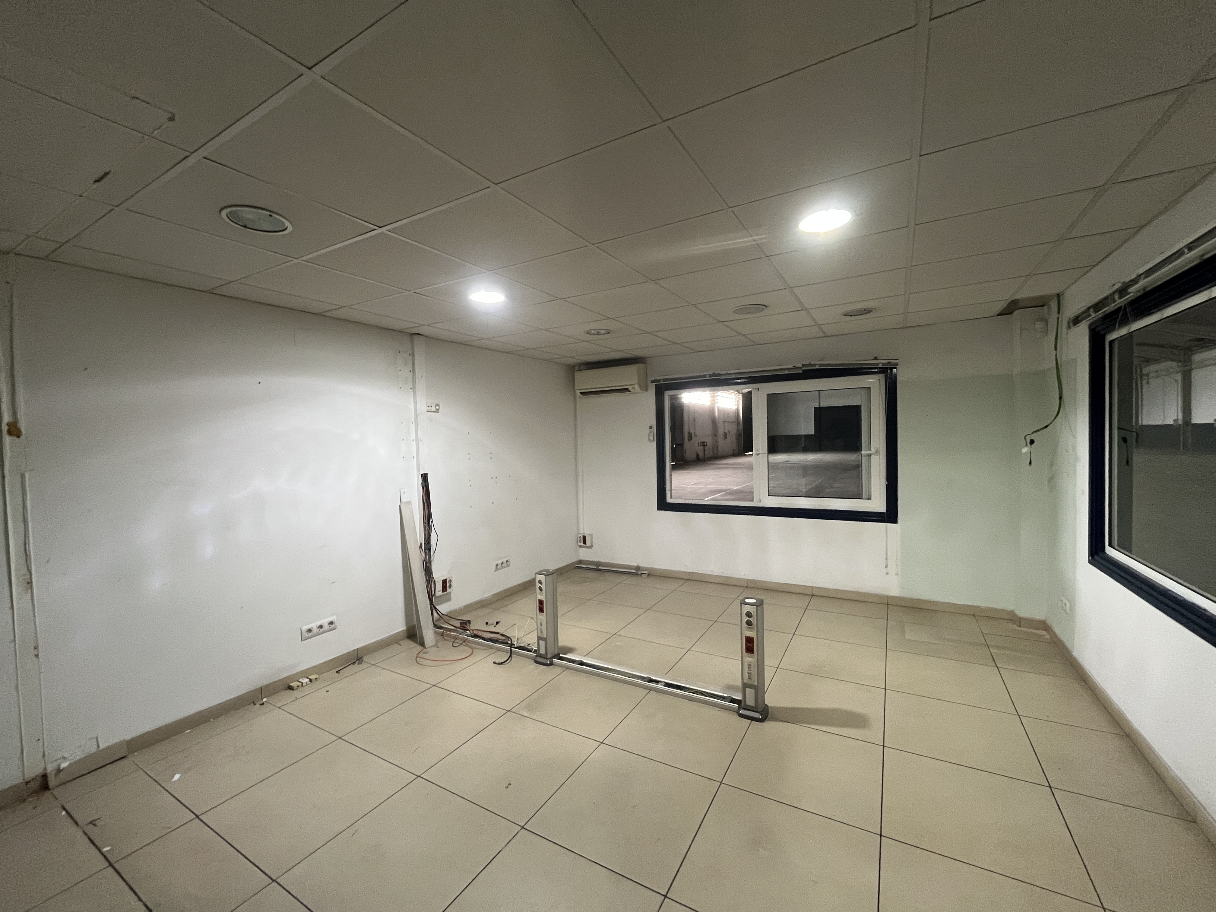 nau-industrial en salt · macana 1600000€