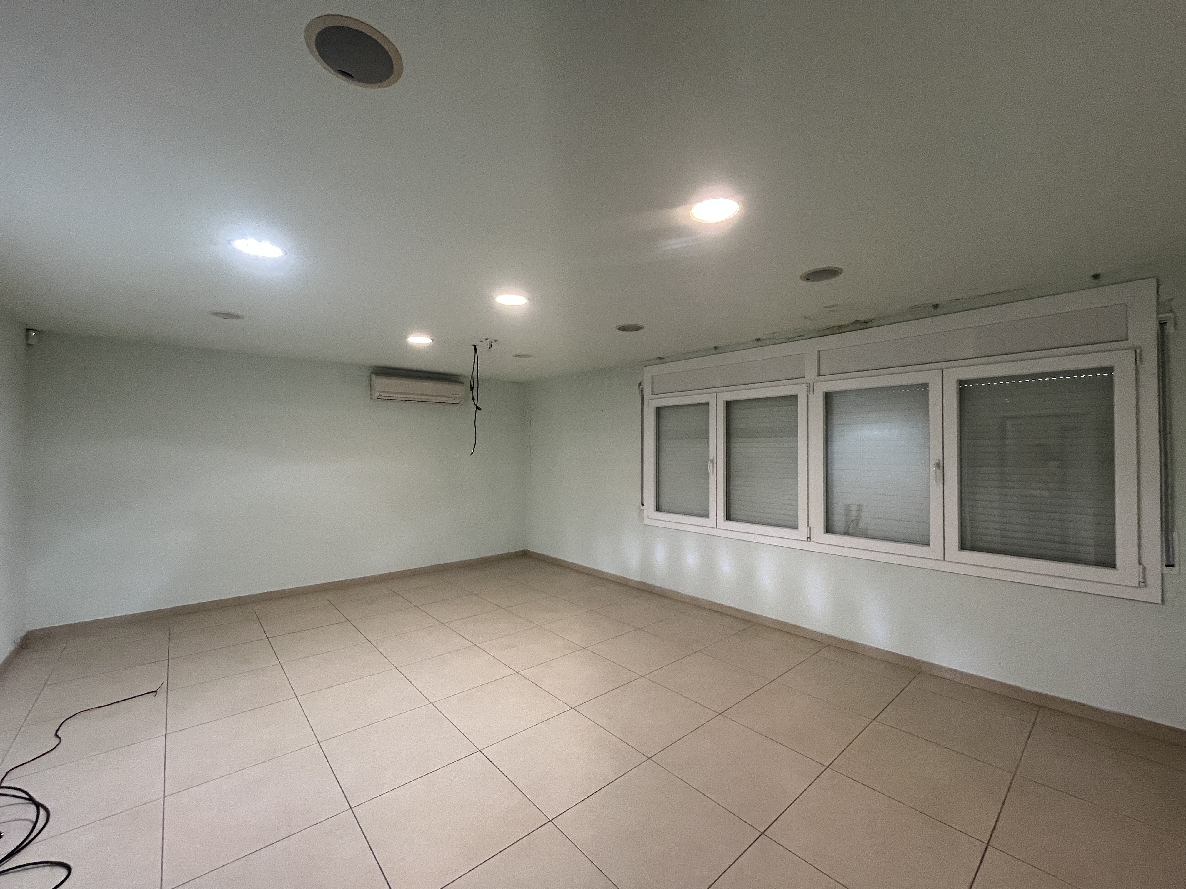 nau-industrial en salt · macana 1600000€