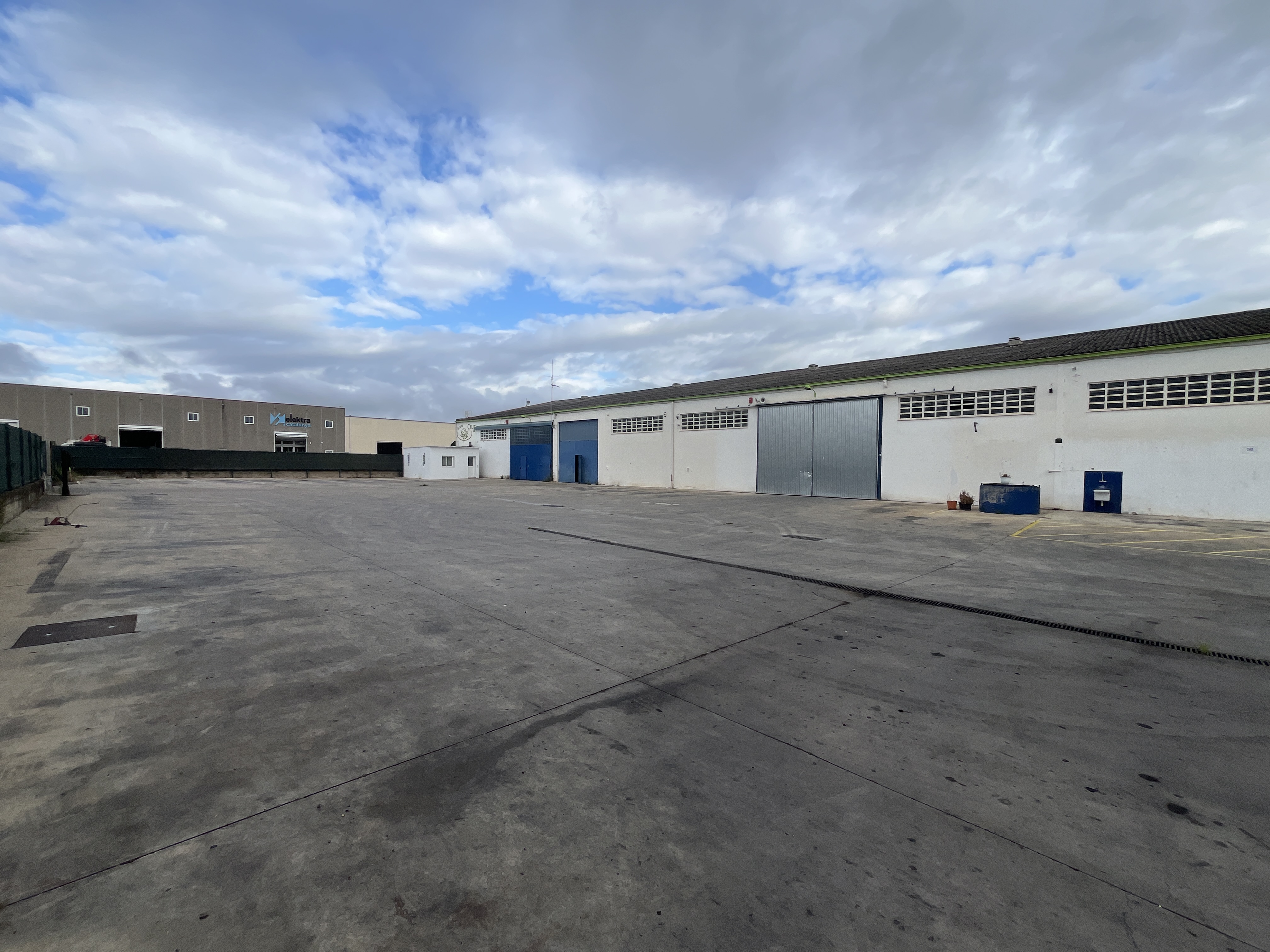 nau-industrial en salt · macana 1600000€