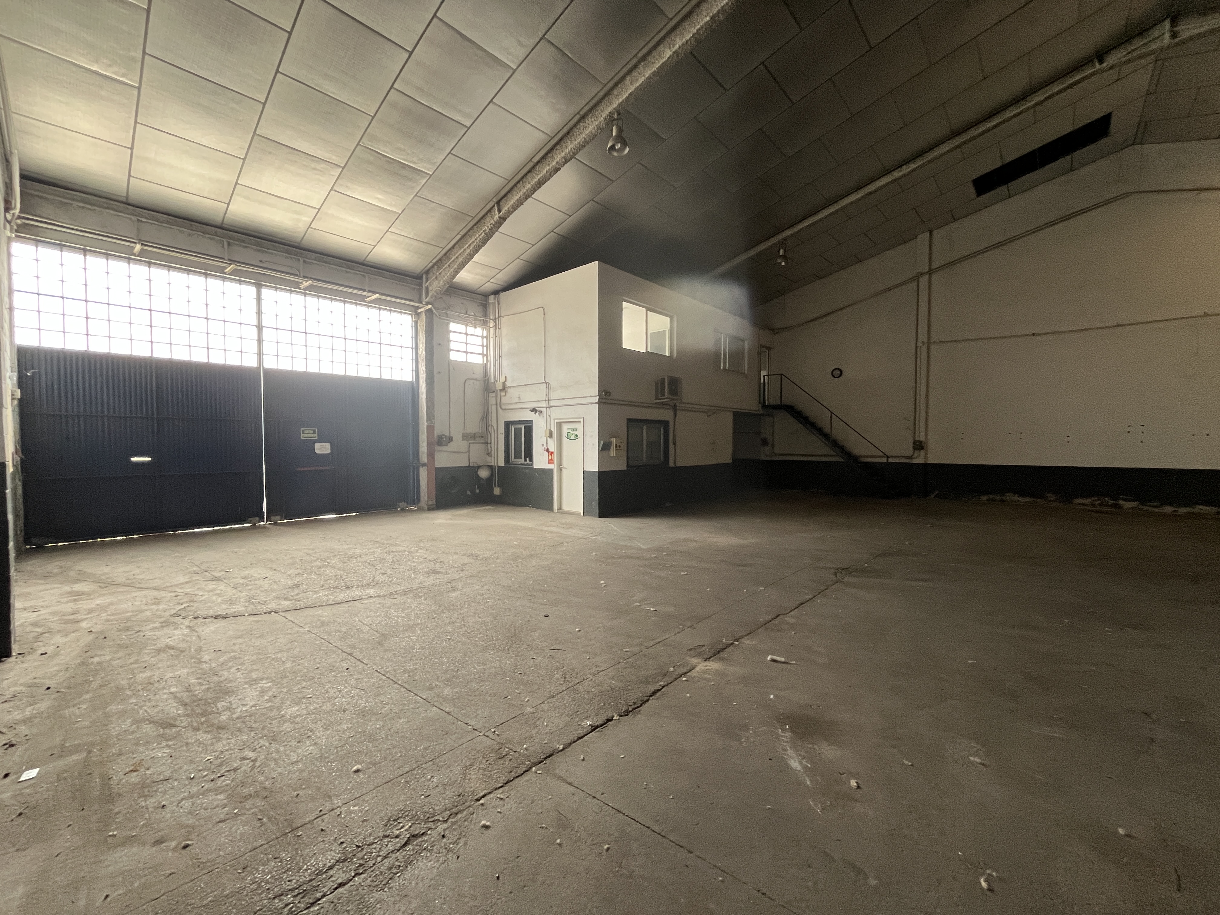 nau-industrial en salt · macana 1600000€