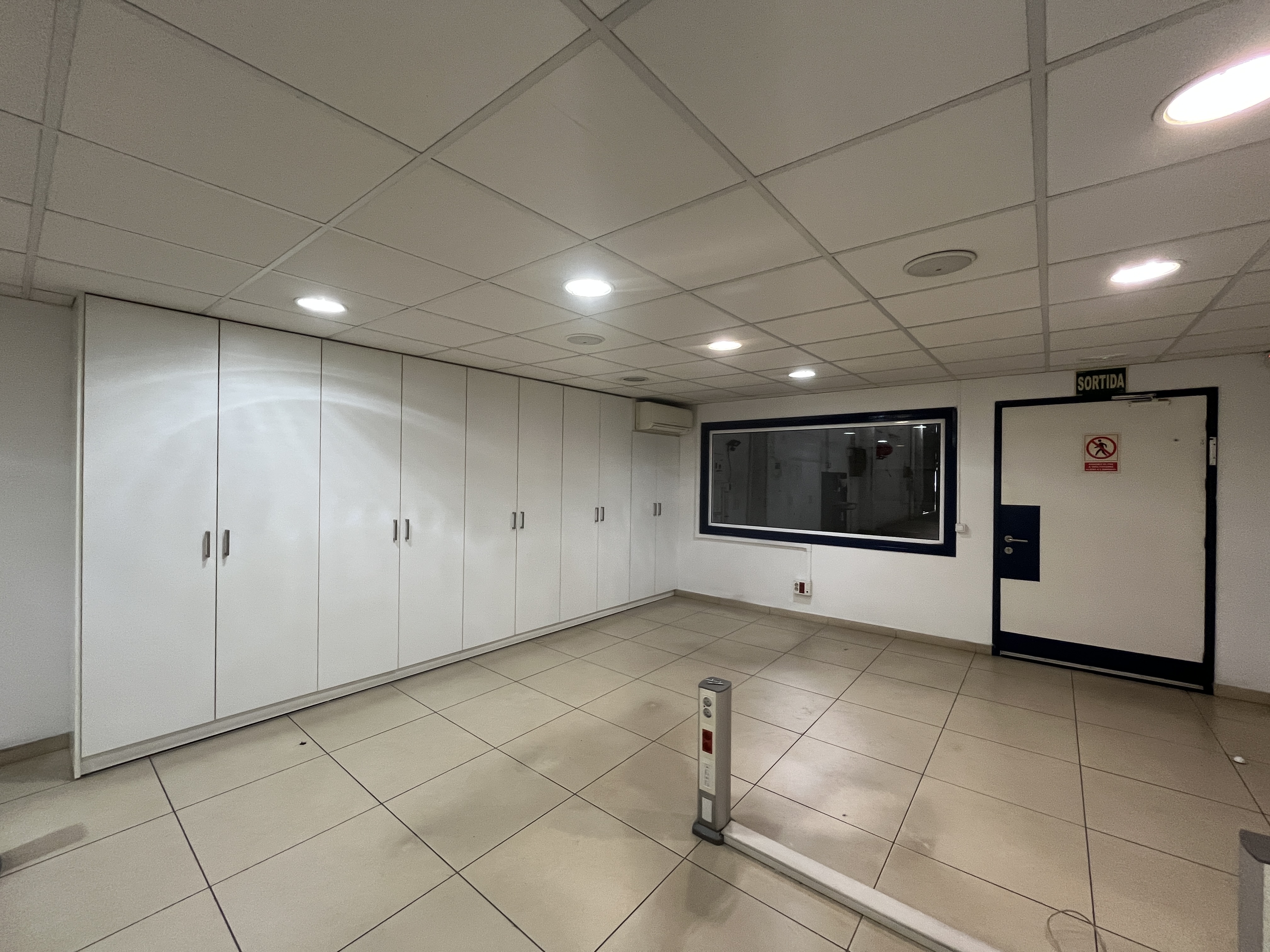 nau-industrial en salt · macana 1600000€