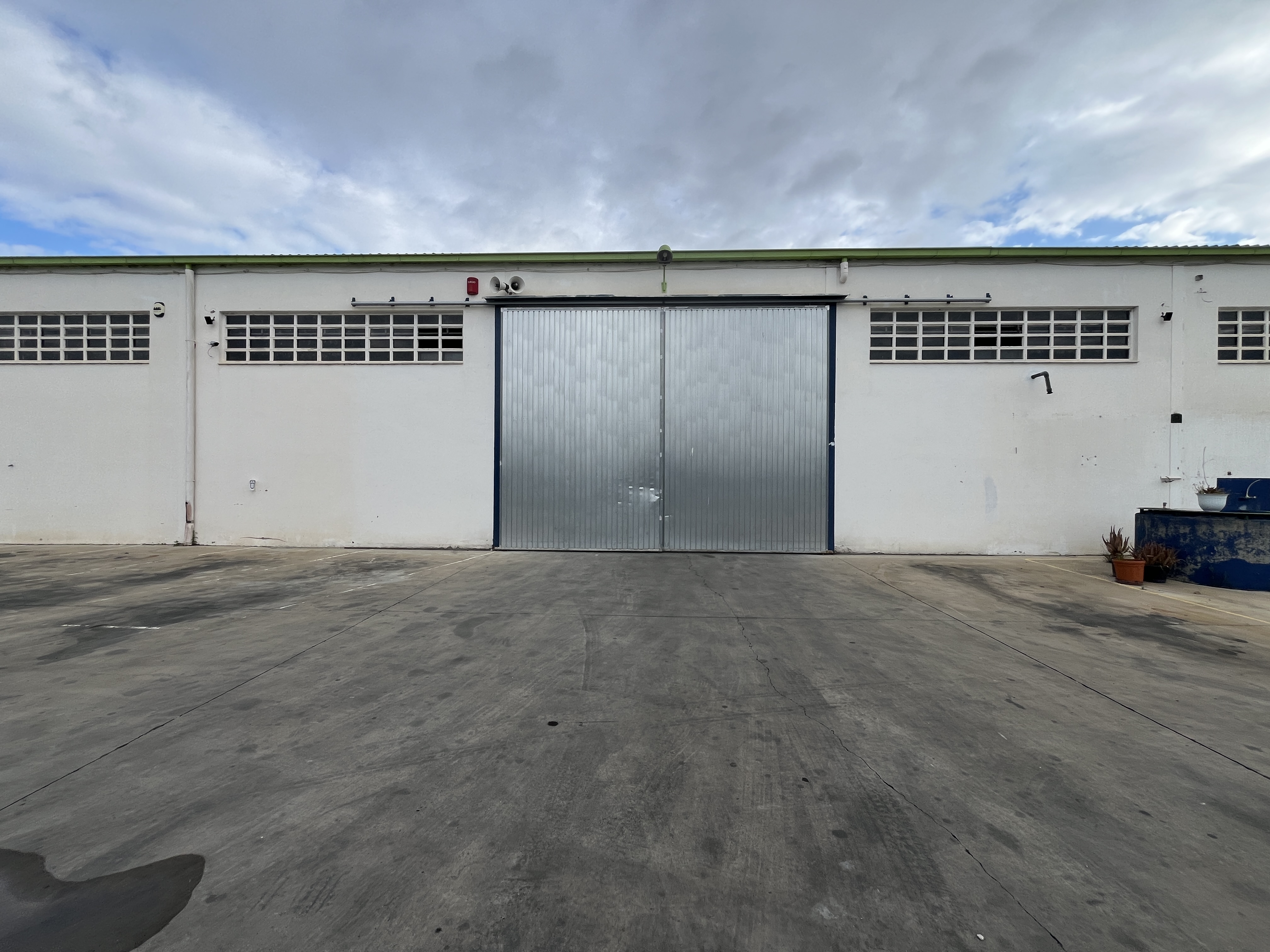 nau-industrial en salt · macana 1600000€