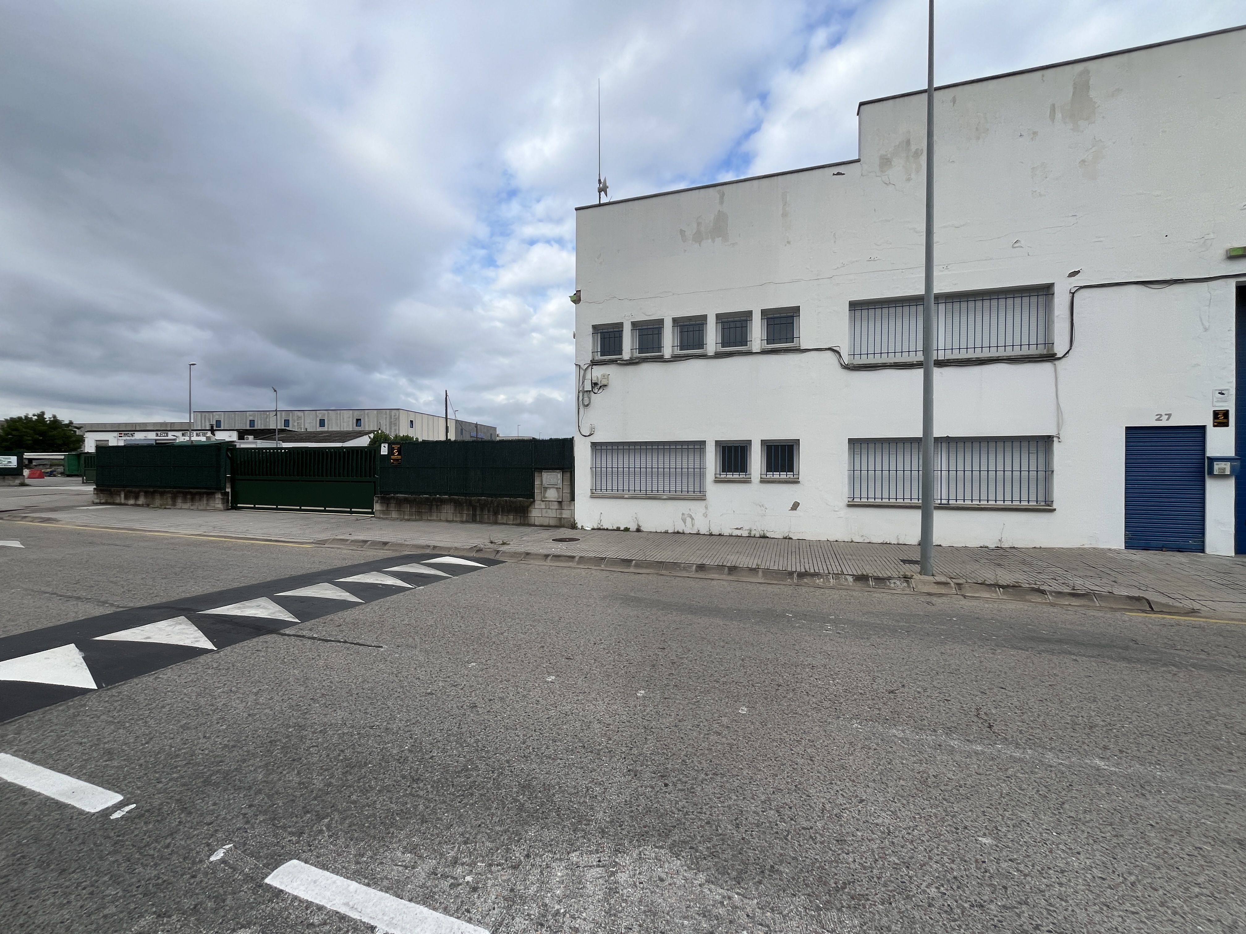 nau-industrial en salt · macana 1600000€