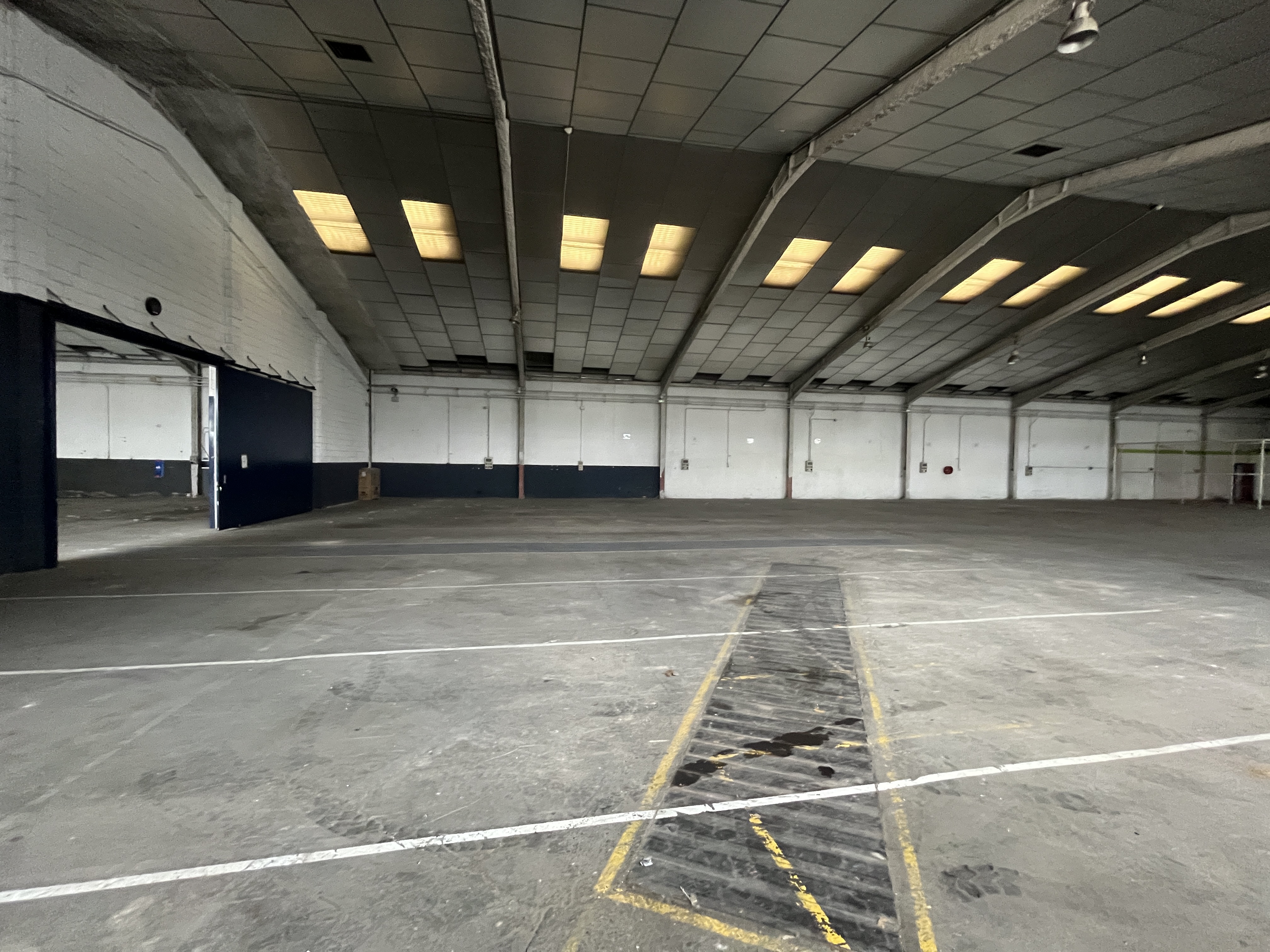 nau-industrial en salt · macana 1600000€