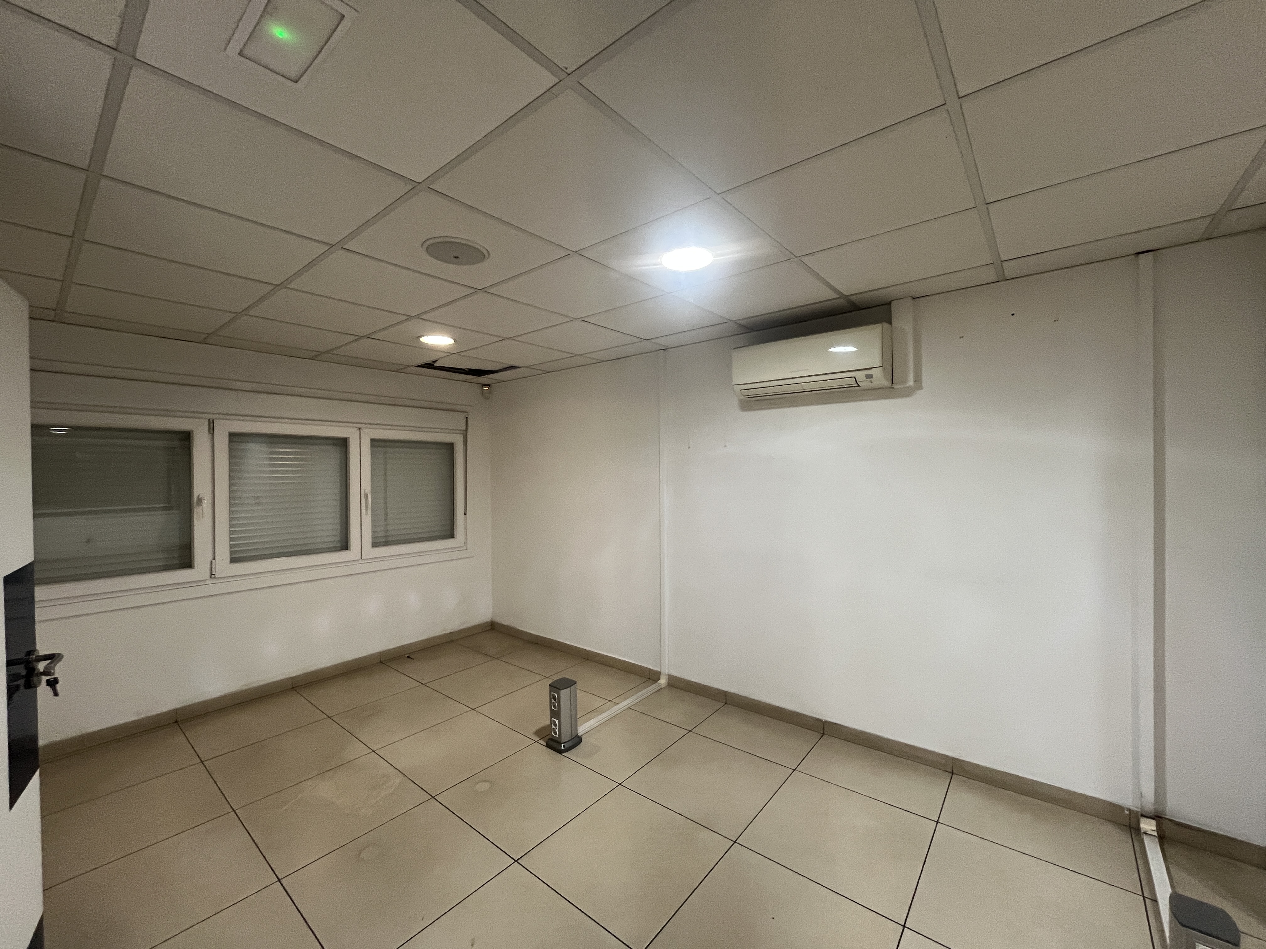 nau-industrial en salt · macana 1600000€