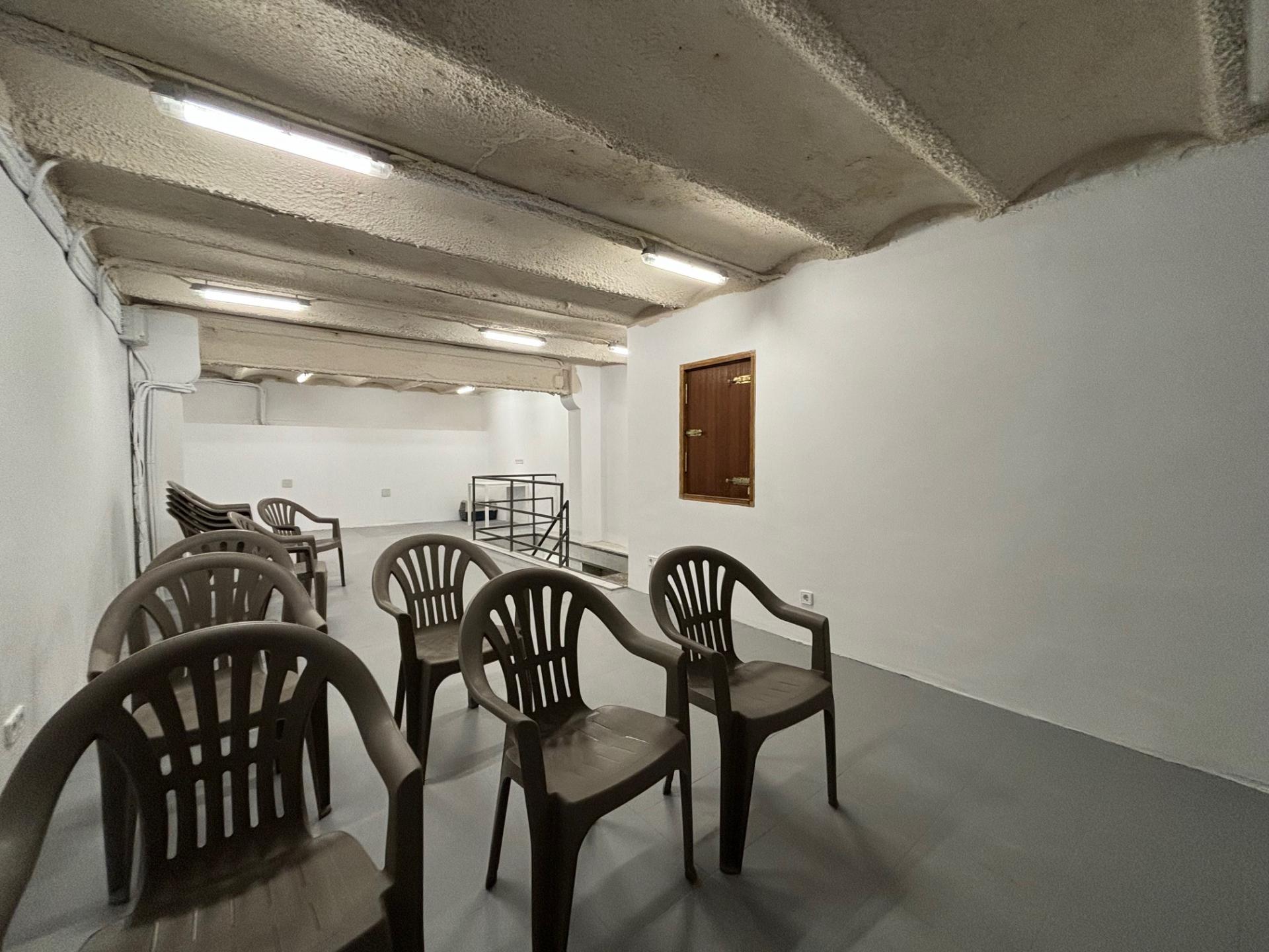 Commercial for sale in Barcelona Eixample / Antiga Esquerra Eixample de Villarroel