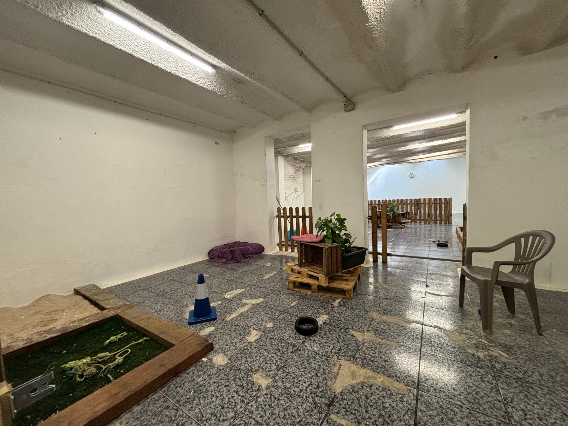 Commercial for sale in Barcelona Eixample / Antiga Esquerra Eixample de Villarroel