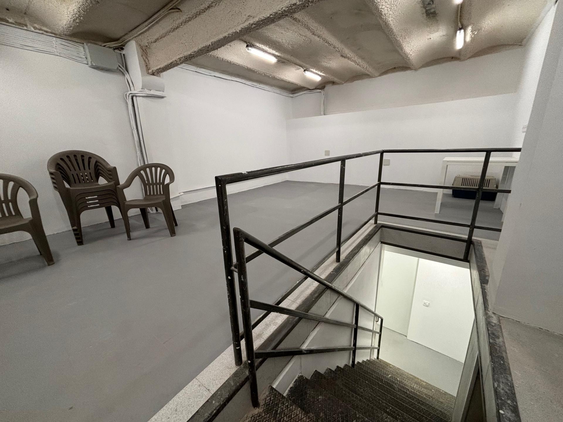 Commercial for sale in Barcelona Eixample / Antiga Esquerra Eixample de Villarroel