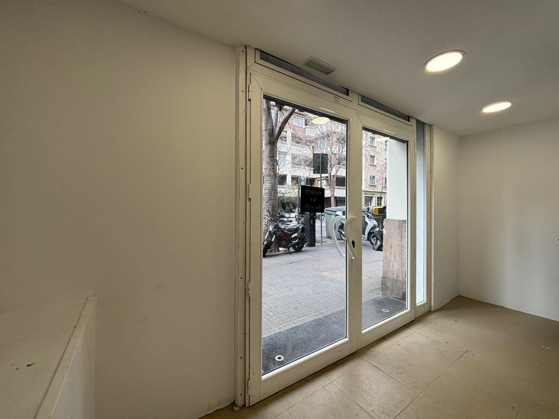 Commercial for sale in Barcelona Eixample / Antiga Esquerra Eixample de Villarroel