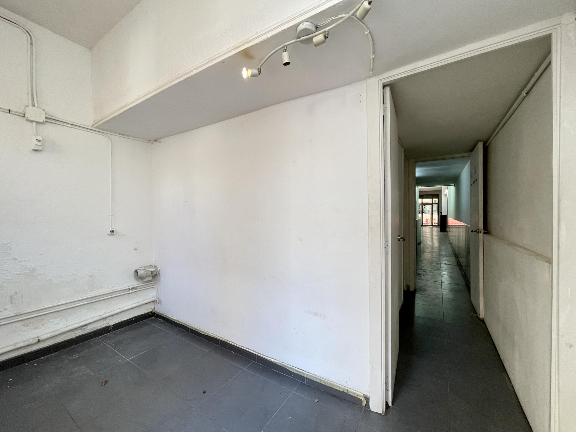 Commercial for sale in Barcelona Eixample / Nova Esquerra Eixample d'Entença