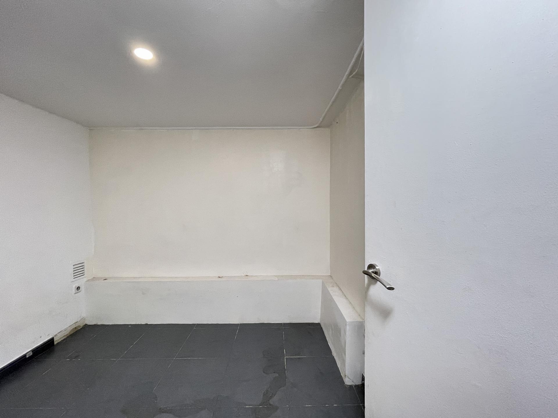 Commercial for sale in Barcelona Eixample / Nova Esquerra Eixample d'Entença