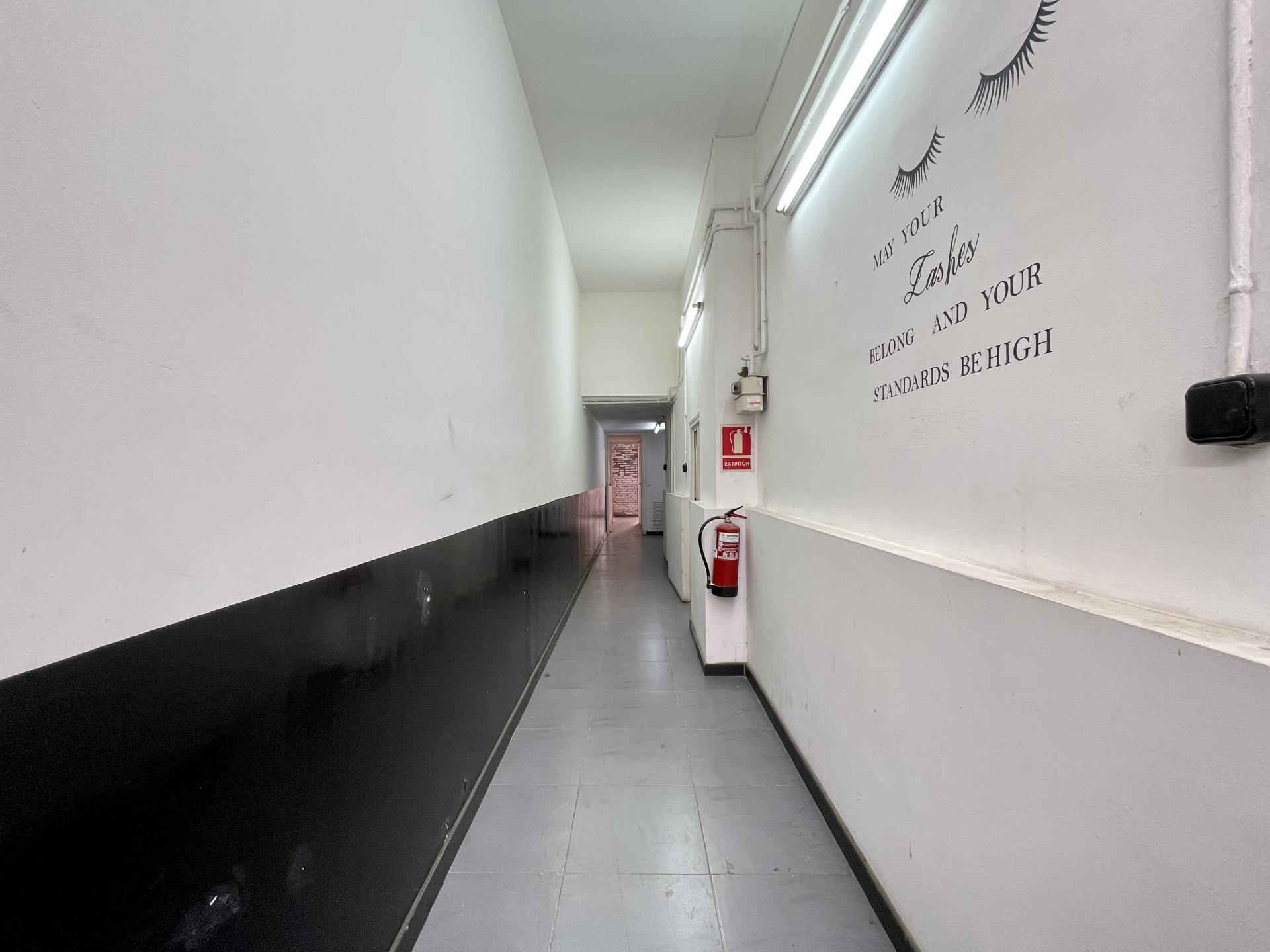 Commercial for sale in Barcelona Eixample / Nova Esquerra Eixample d'Entença