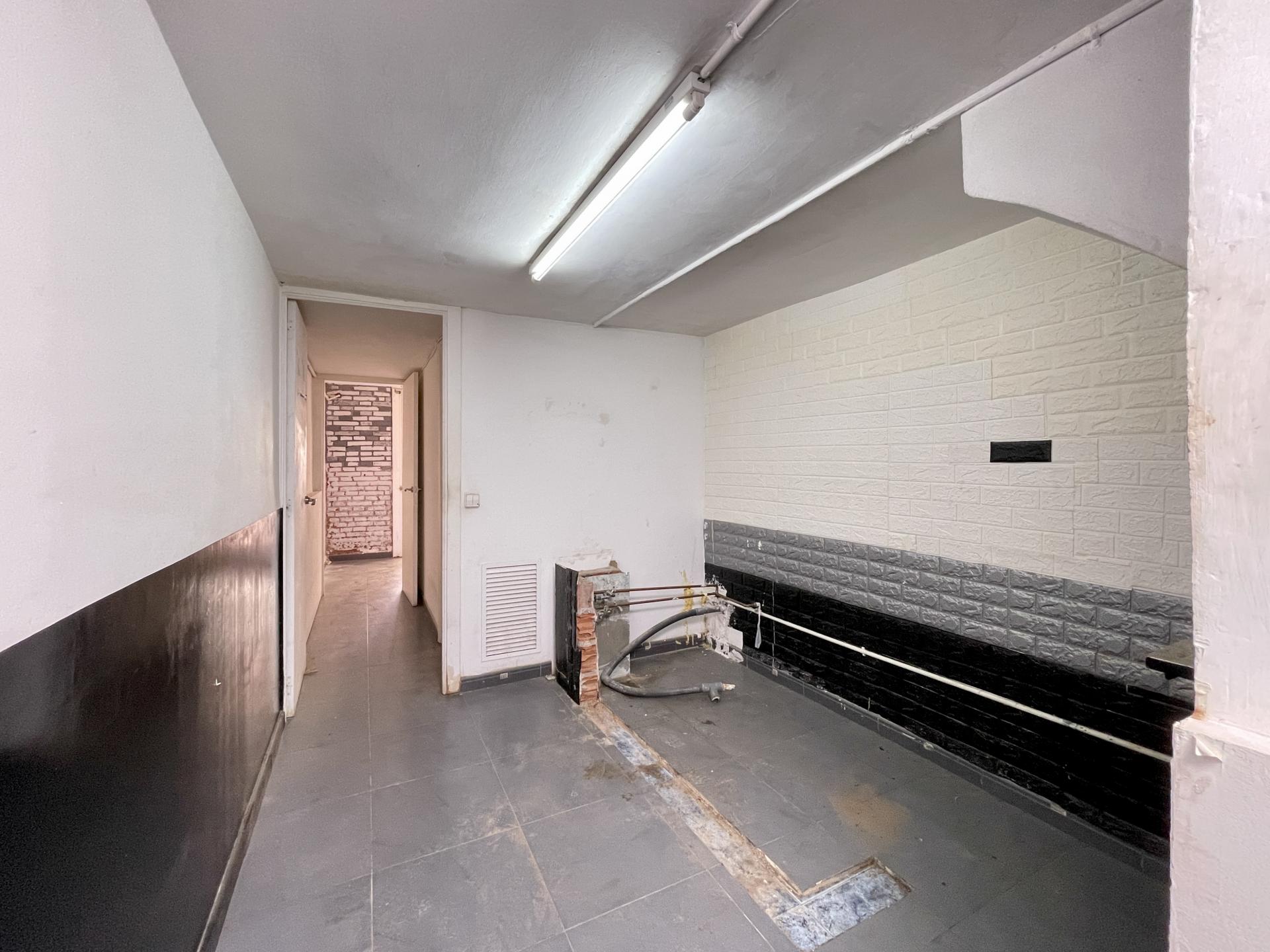 Commercial for sale in Barcelona Eixample / Nova Esquerra Eixample d'Entença