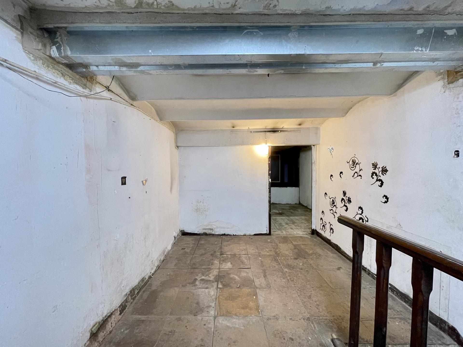 Commercial for sale in Barcelona Eixample / Nova Esquerra Eixample d'Entença