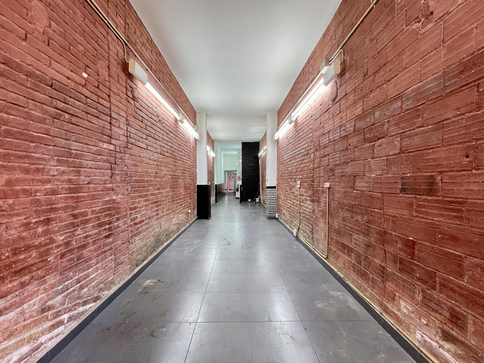 Commercial for sale in Barcelona Eixample / Nova Esquerra Eixample d'Entença