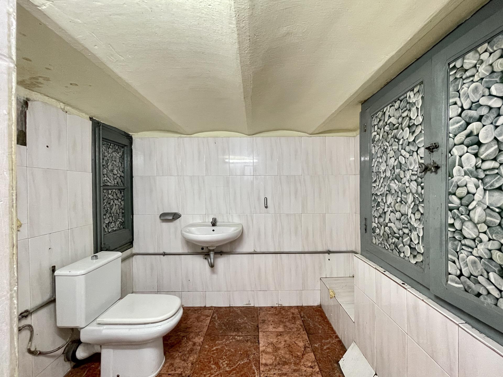 Commercial for sale in Barcelona Eixample / Nova Esquerra Eixample d'Entença