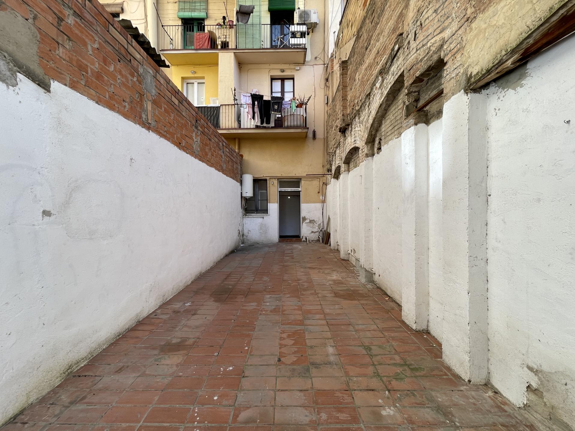 Commercial for sale in Barcelona Eixample / Nova Esquerra Eixample d'Entença