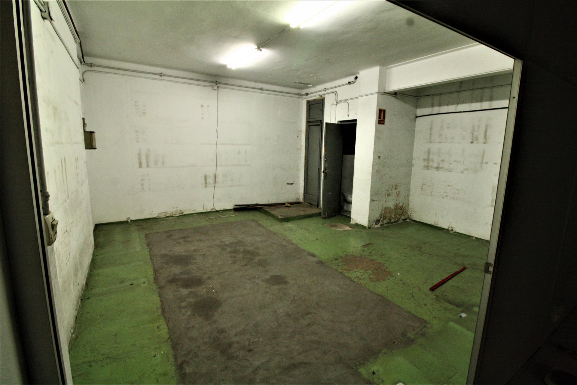 Local comercial en venta en Barcelona Sant Martí / El Camp de l'Arpa de Trinxant