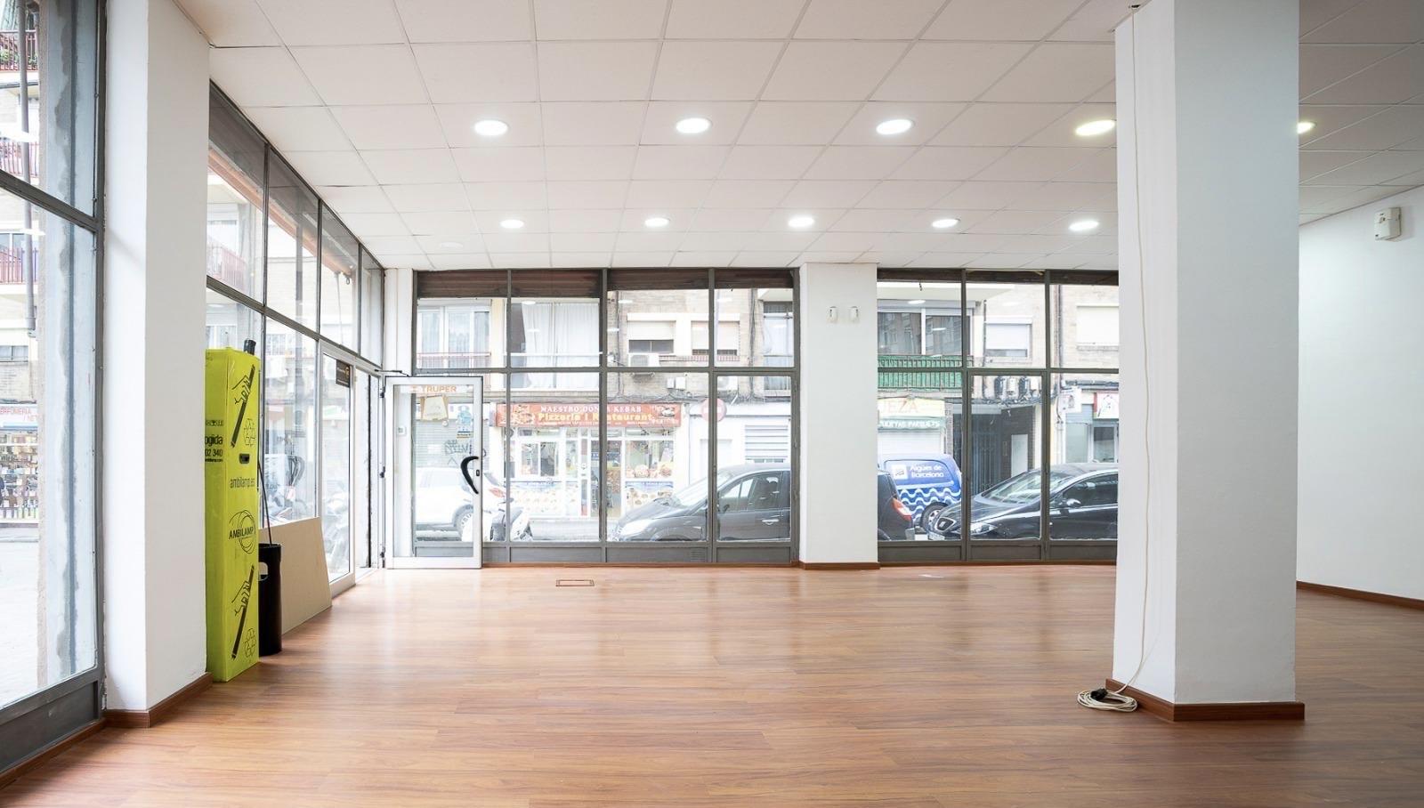 Commercial for sale in Barcelona Sant Martí del Camp Arriassa