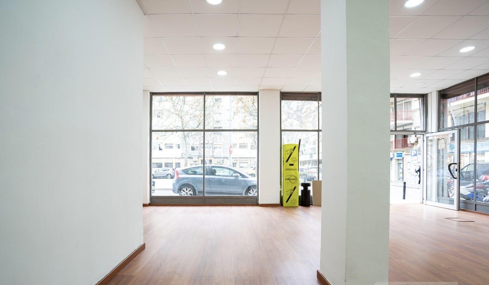 Commercial for sale in Barcelona Sant Martí del Camp Arriassa