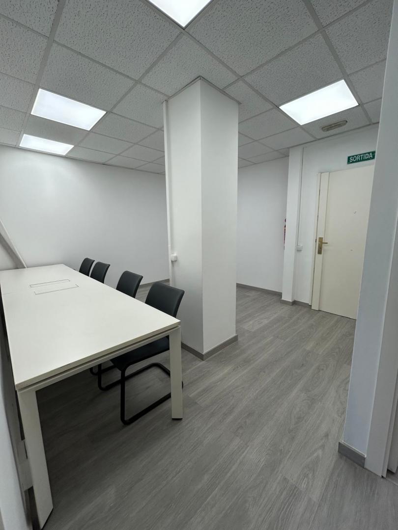 Office à vendre à Barcelona Nou Barris Verdum