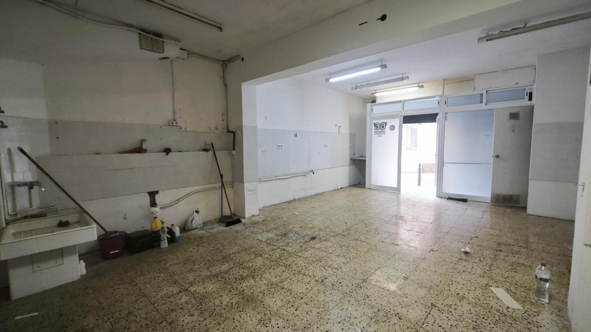 Commercial for sale in Barcelona Gràcia / Vila de Gràcia SALINAS