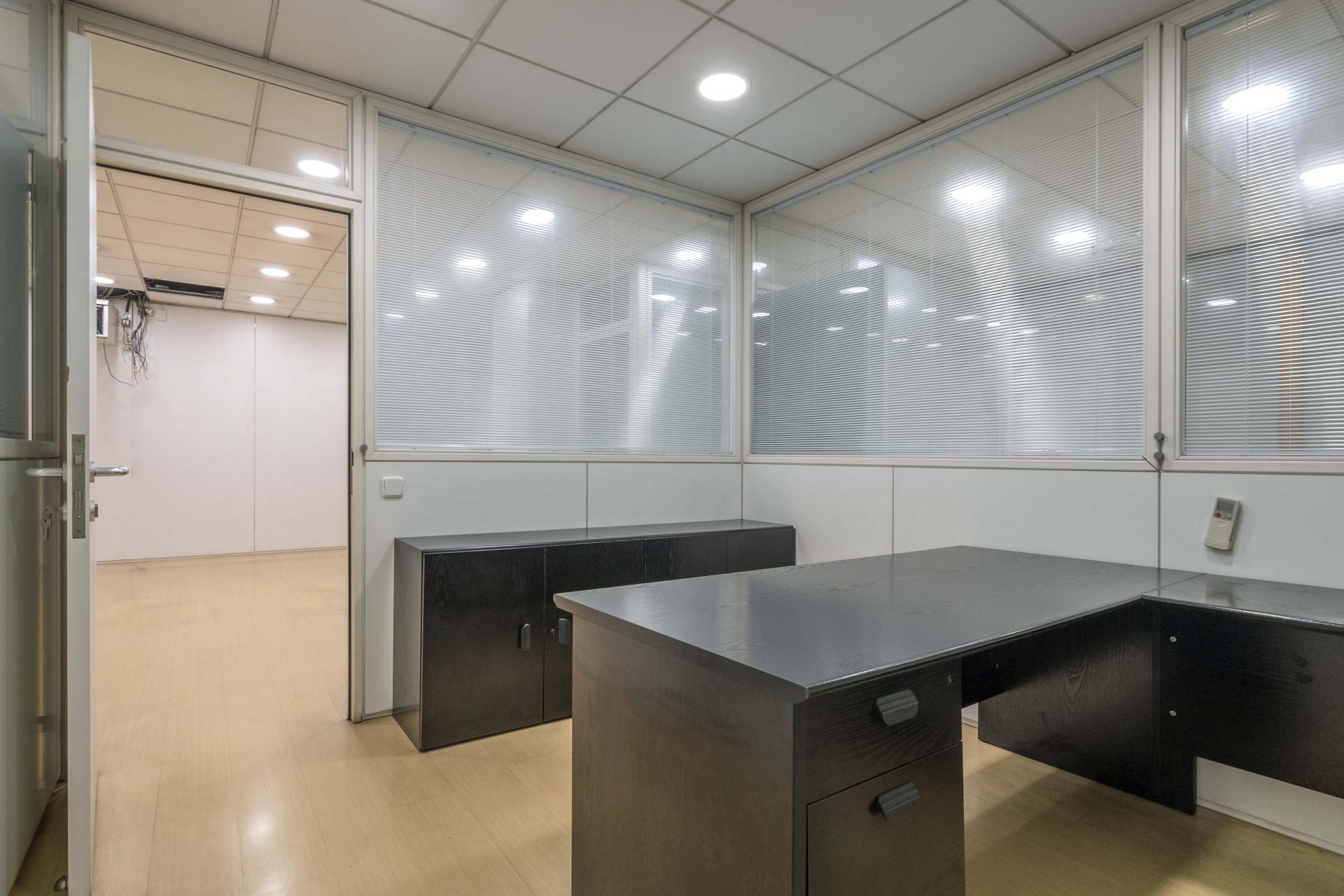 Commercial for sale in Barcelona Eixample / Nova Esquerra Eixample del Comte Borrell