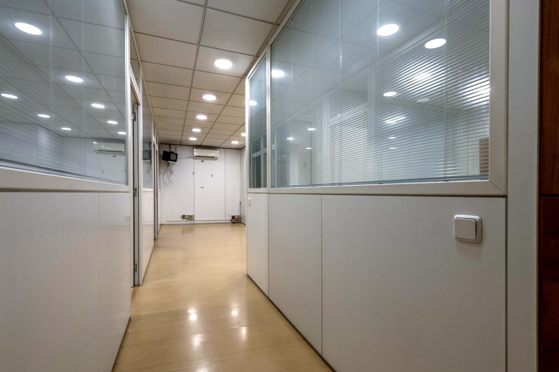 Commercial for sale in Barcelona Eixample / Nova Esquerra Eixample del Comte Borrell