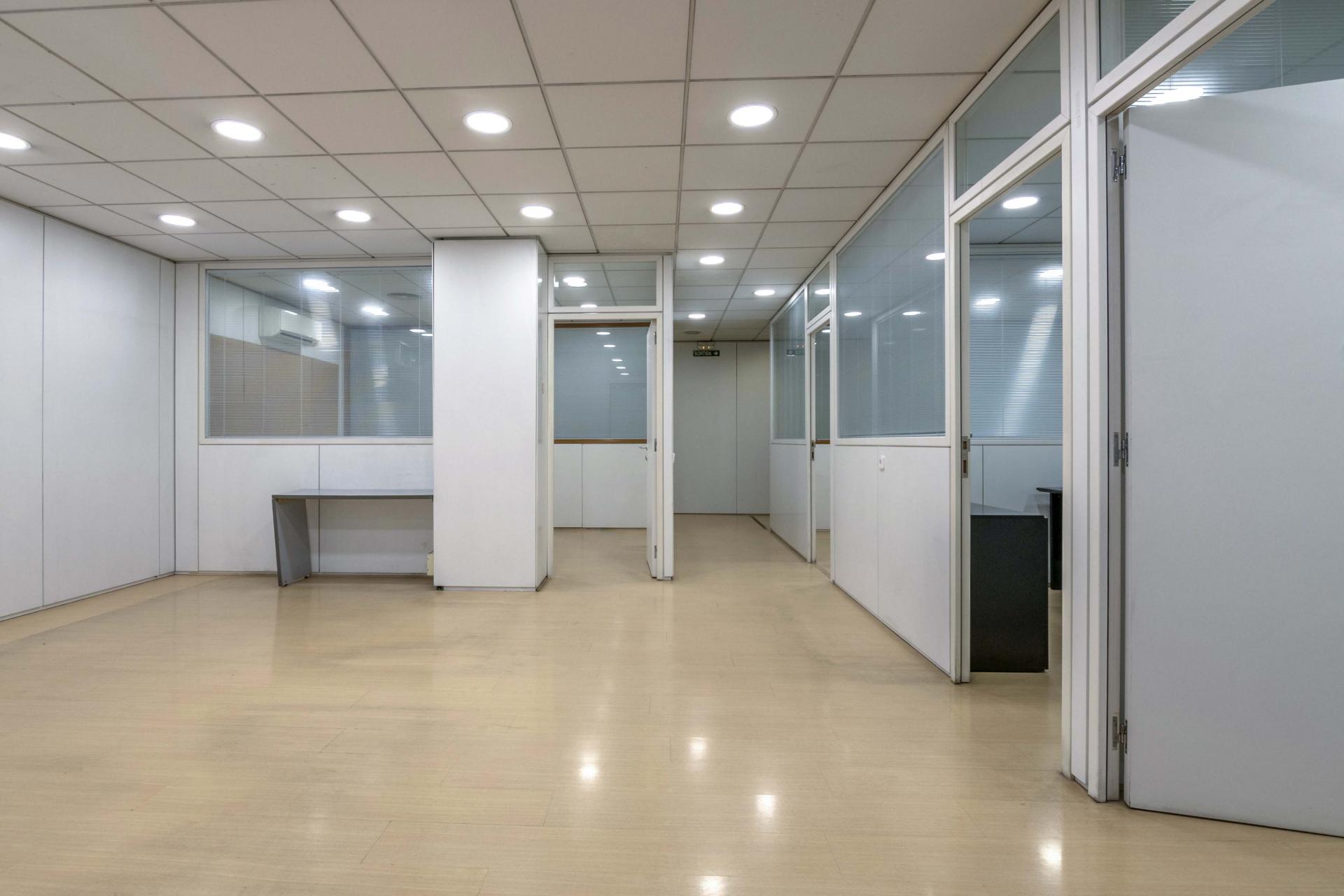 Commercial for sale in Barcelona Eixample / Nova Esquerra Eixample del Comte Borrell