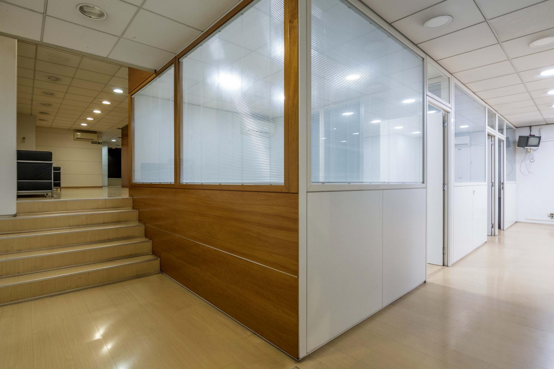 Commercial for sale in Barcelona Eixample / Nova Esquerra Eixample del Comte Borrell